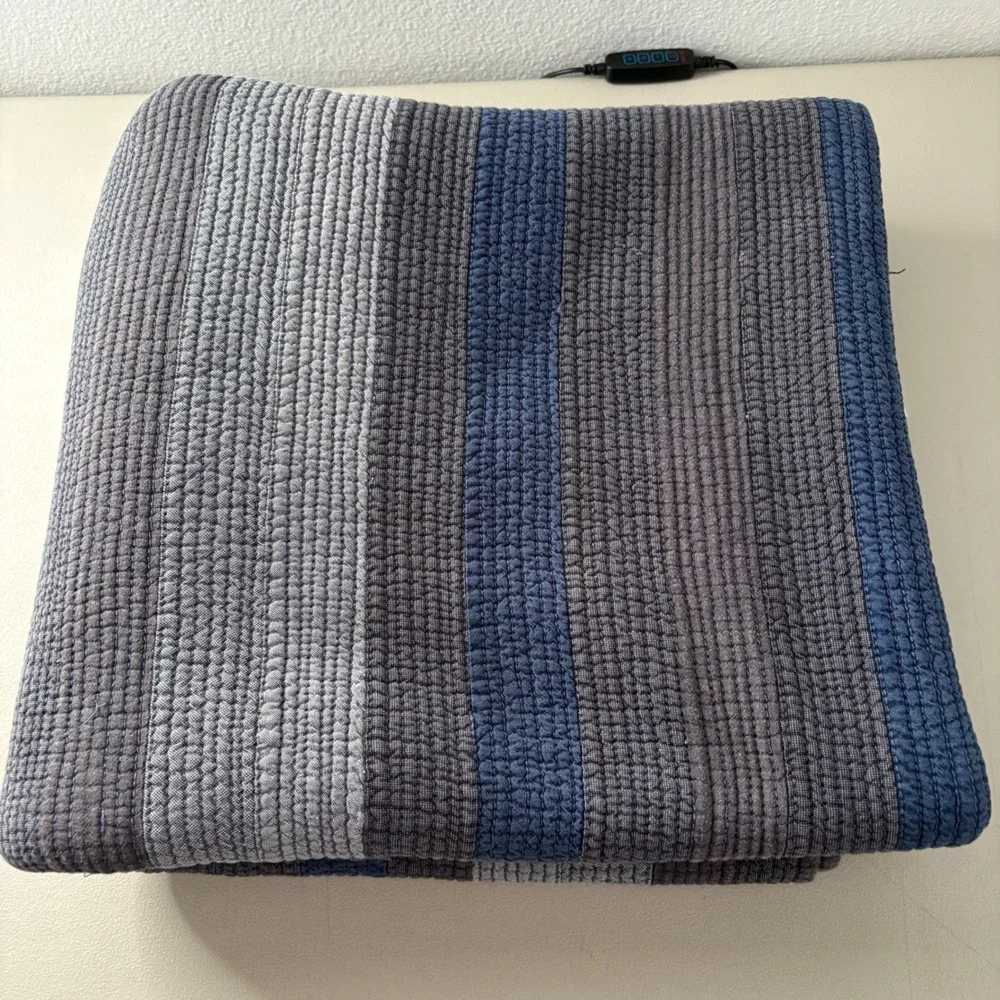 Restoration Hardware Baby & Child Striped Cotton Quilt Blu Grey 70x86 Revresible